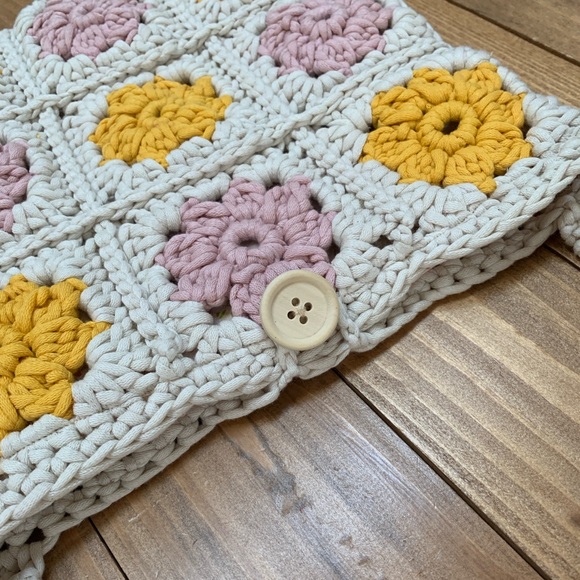 Crochet flower crossbody - Picture 3 of 4